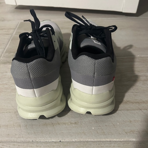 On cloud cloudrunner sneakers - Picture 3 of 5